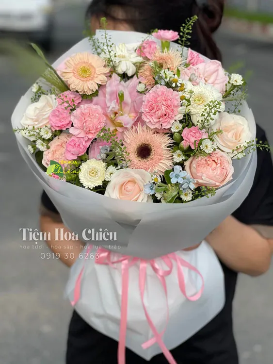 Cửa hàng hoa tươi gần đây CHIÊU - Chọn đúng hoa, màu sắc và cách trình bày giúp bạn truyền tải tâm ý trọn vẹn.