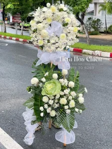 Tiem hoa Bạc Liêu - Đặt hoa viếng đám tang là lời chia tay cuối cùng, gửi gắm sự tôn kính và tiếc thương vô hạn.