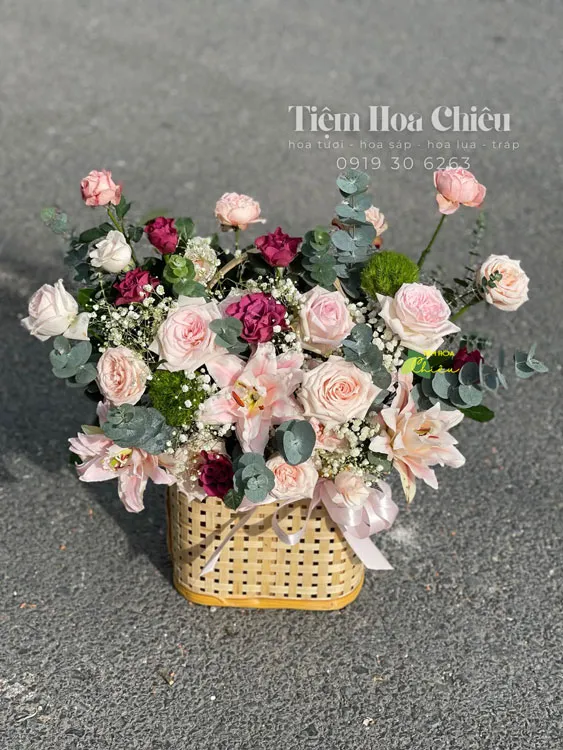 Cửa hàng hoa gần đây Bạc Liêu - Đặt giỏ hoa tươi tinh tế, nhẹ nhàng ghi điểm tuyệt đối trong mắt đối phương.