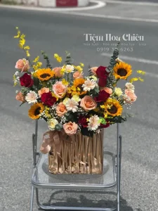 Đặt hoa chúc mừng ngày nhà giáo 20 11 tinh tế truyền tải lòng tri ân, sự tôn trọng đối với thầy cô giáo kính yêu.
