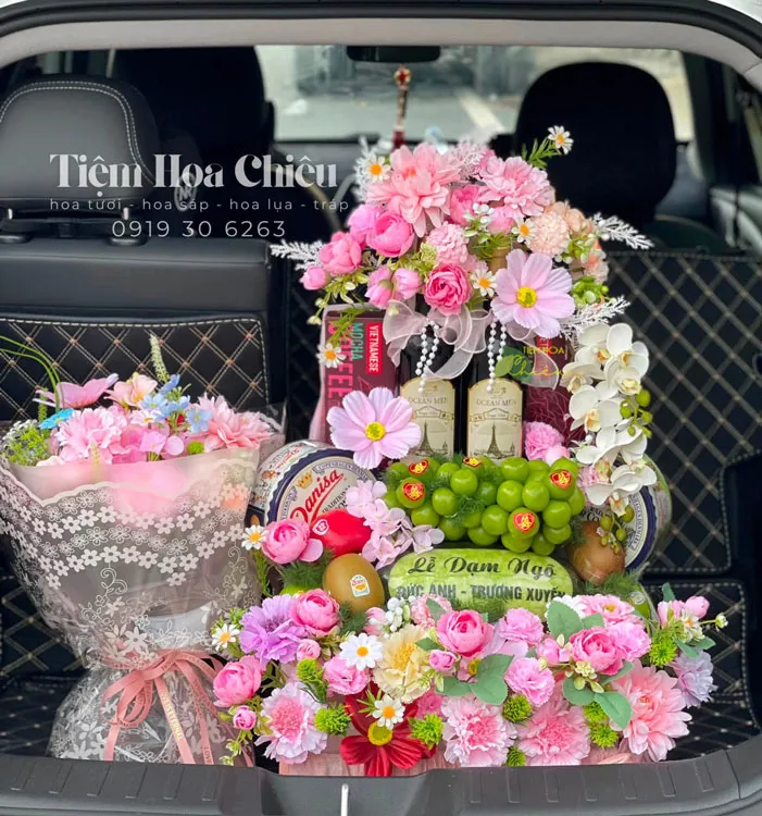 Lễ dạm ngõ tại cửa hàng hoa CHIÊU được chuẩn bị như thế nào, thủ tục đầy đủ ra sao?