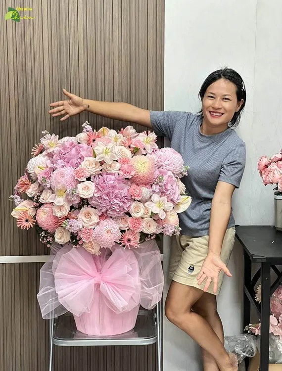 Đặt hoa chúc mừng ngày nhà giáo 20 11 tri ân đến người thầy cô đã tận tụy dìu dắt con đường tri thức.