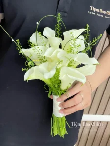 Shop hoa tươi CHIÊU - Đặt hoa cưới cầm tay điểm nhấn tinh tế, giúp nàng dâu thêm phần rạng rỡ trong ngày vui.