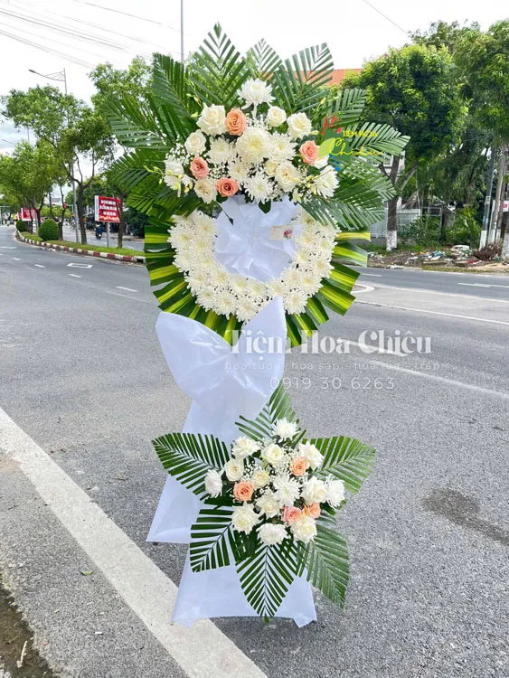 Cửa hàng hoa CHIÊU - Đặt kệ hoa đám tang thông điệp về sự ra đi thanh thản và sự yên nghỉ vĩnh hằng.