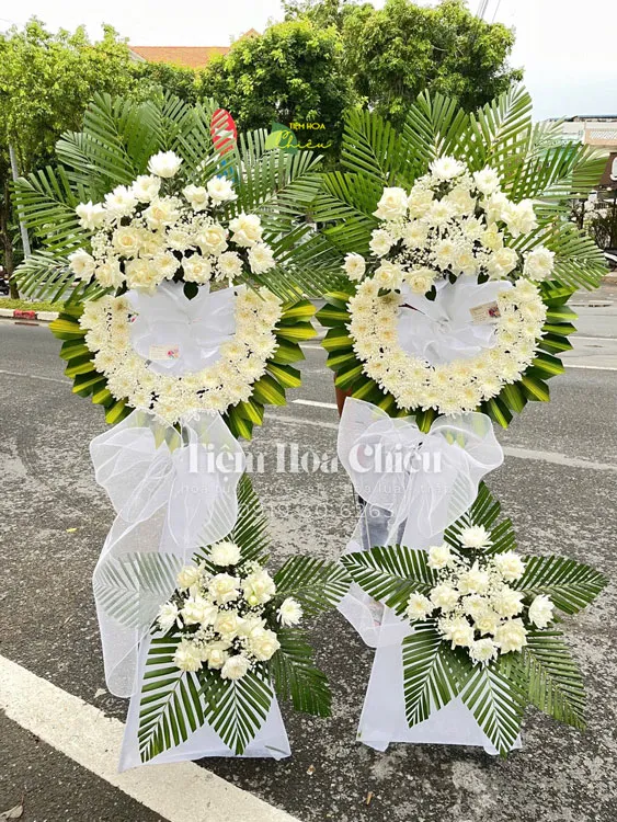 Cửa hàng hoa CHIÊU - Đặt kệ hoa đám tang thông điệp về sự ra đi thanh thản và sự yên nghỉ vĩnh hằng.