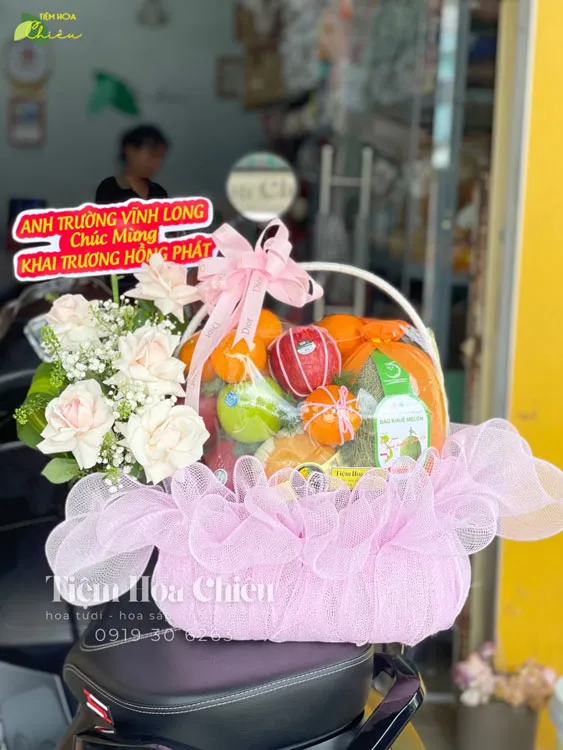 Giỏ trái cây quà tặng tinh tế chúc mừng khai trương mang lại may mắn và thịnh vượng.