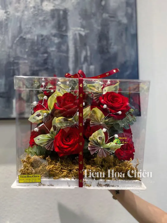 Shop hoa bạc liêu - Đặt hộp hoa giúp bạn dễ dàng gửi đi lời chúc, lời cảm ơn hay tình cảm đến người bạn quan tâm nhất.