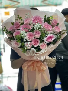 Đặt hoa mừng kỷ niệm ngày cưới ôn lại những kỷ niệm ngọt ngào, tôn vinh tình yêu và sự gắn kết đã trải qua.