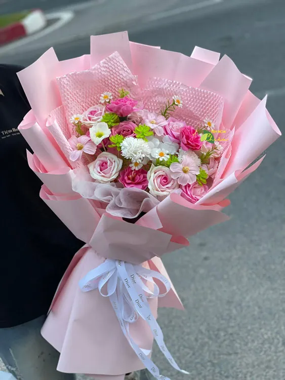 Hoa sáp bạc liêu món quà độc đáo, hoàn hảo lưu giữ vẻ đẹp và mùi hương của hoa lâu dài.
