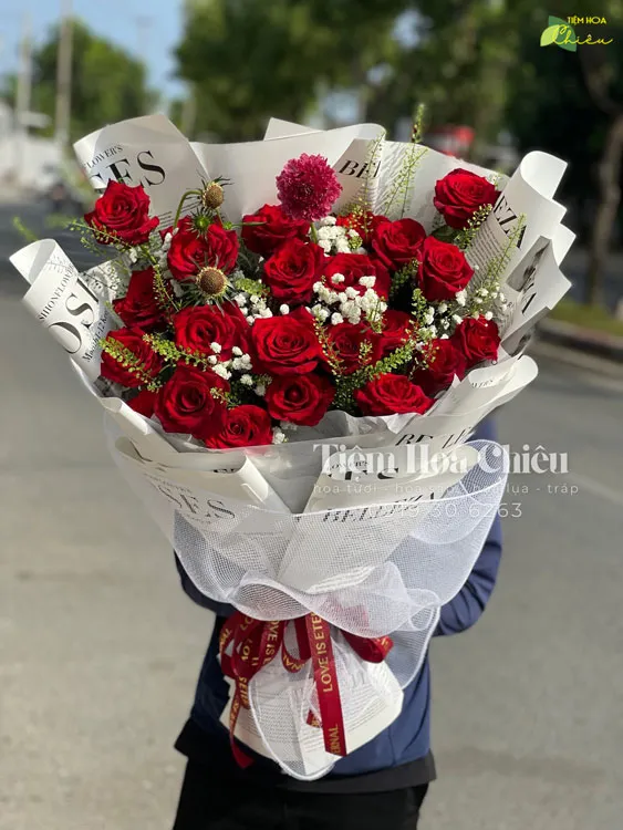 Đặt hoa chúc mừng ngày nhà giáo 20 11 người đã dìu dắt chúng ta đến với cuộc sống đầy sắc màu và rạng rỡ.