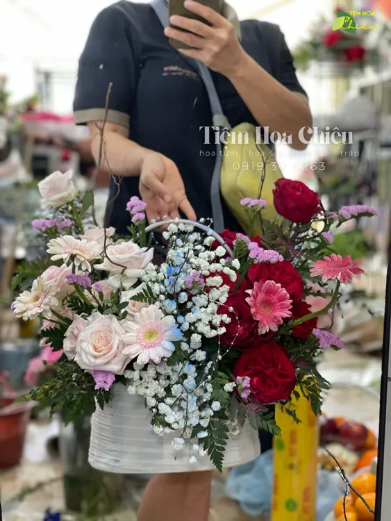Điện hoa giúp bạn gửi trao tình cảm yêu thương đến người thân, bạn bè và đối tác trong những dịp đặc biệt.