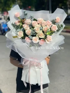 Đặt hoa tươi bạc liêu - Bó hoa rực rỡ, thiết kế lạ mắt gây ấn tượng với mọi người ngay từ cái nhìn đầu tiên.