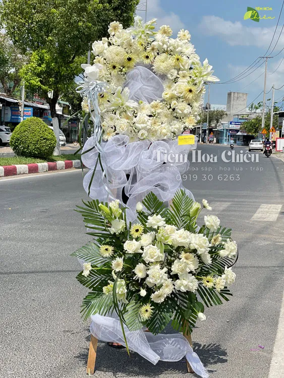 Kệ hoa tang Bạc Liêu thay bạn nói lời tạm biệt, mang đến sự an ủi và sẻ chia trong những khoảnh khắc khó khăn nhất.