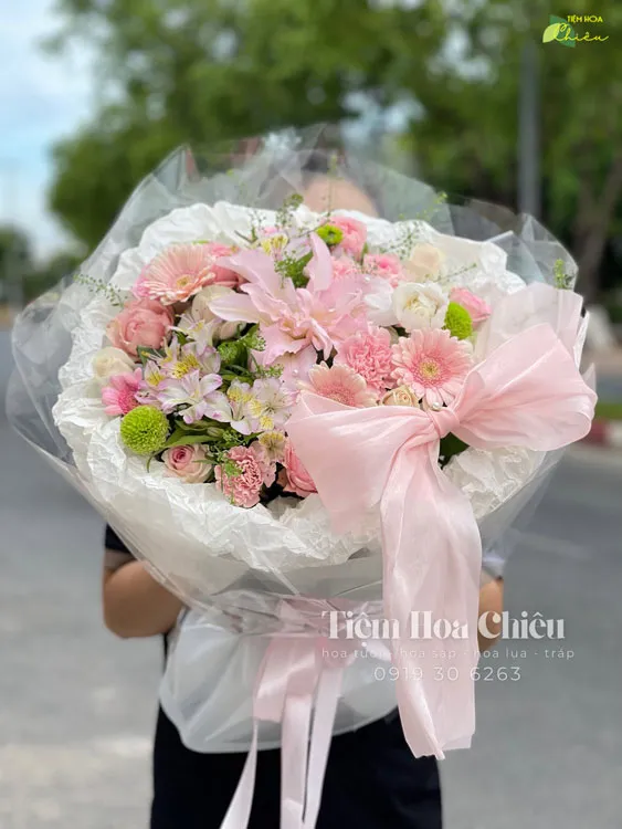 Đặt hoa sinh nhật giúp bạn biến mọi khoảnh khắc sinh nhật trở nên đáng nhớ và tràn đầy cảm xúc.