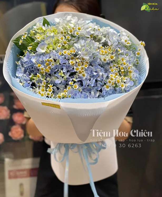 Đặt hoa tốt nghiệp bạc liêu mang thông điệp cổ vũ, tiếp thêm sức mạnh cho con đường thành công phía trước.