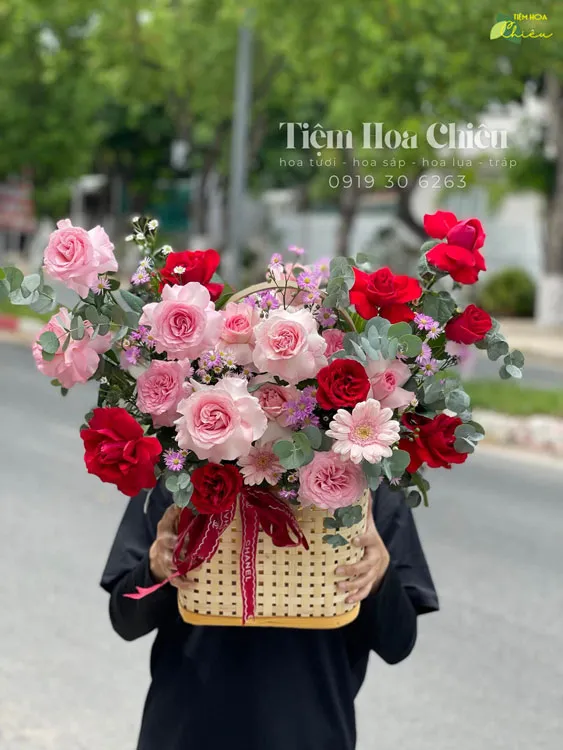 Đặt hoa ngày phụ nữ Việt Nam 20 10 món quà tinh thần vô giá, mang lại niềm vui và hạnh phúc trọn vẹn.