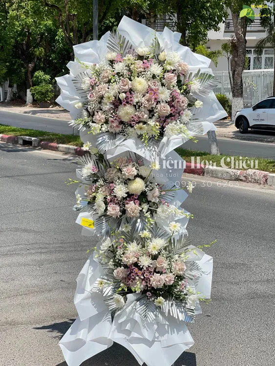 Kệ hoa tang Bạc Liêu thay bạn nói lời tạm biệt, mang đến sự an ủi và sẻ chia trong những khoảnh khắc khó khăn nhất.