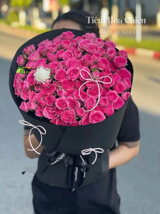 Đặt hoa ngày phụ nữ Việt Nam 20 10 món quà tinh thần vô giá, mang lại niềm vui và hạnh phúc trọn vẹn.