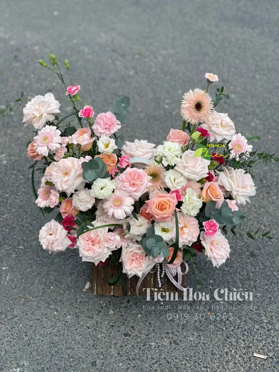 Shop hoa tươi bạc liêu - Đặt giỏ hoa tươi tạo nên không gian sống và làm việc đầy màu sắc, ấm áp và đầy ý nghĩa.