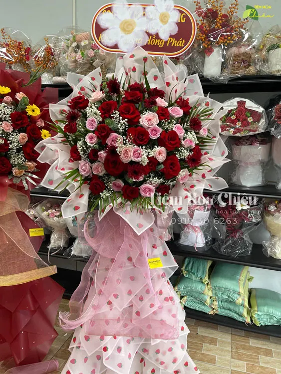 Cửa hàng hoa gần đây CHIÊU - Đặt hoa chúc mừng gửi gắm lời chúc thành công, may mắn và niềm vui trọn vẹn.