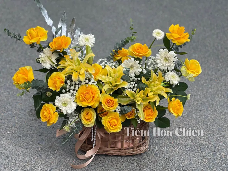Đặt hoa chúc mừng ngày nhà giáo 20 11 người đã dìu dắt chúng ta đến với cuộc sống đầy sắc màu và rạng rỡ.