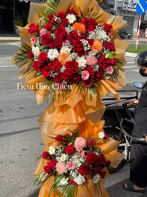 Cửa hàng hoa gần đây CHIÊU - Đặt hoa chúc mừng gửi gắm lời chúc thành công, may mắn và niềm vui trọn vẹn.