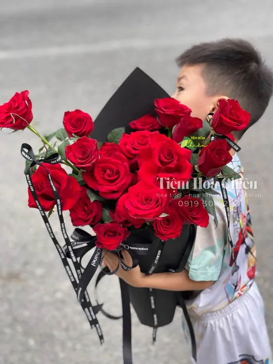 Cửa hàng hoa tươi bạc liêu - Đặt bó hoa thiết kế độc đáo và ý nghĩa, tạo ấn tượng tốt đẹp cho người nhận.