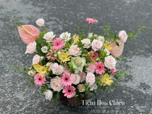 Đặt hoa tốt nghiệp bạc liêu tượng trưng lời chúc về một tương lai thành công, tươi sáng mà còn thể hiện niềm tự hào của người tặng.