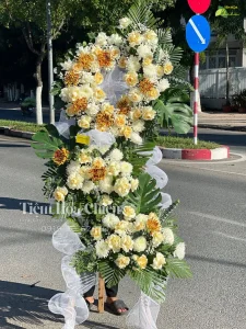 Hoa chia buồn Bạc Liêu thể hiện sự tôn trọng và lòng thành kính qua những vòng hoa phúng điếu trang trọng đầy ý nghĩa.