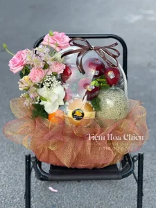 Giỏ trái cây quà tặng sang trọng, gửi gắm lời chúc sức khỏe, may mắn và thịnh vượng cho người nhận.