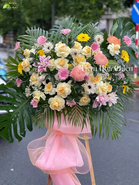 Đặt hoa mừng khai trương lời chúc phát tài, thành công dành cho người nhận, góp phần thắt chặt tình giao hảo hai bên.
