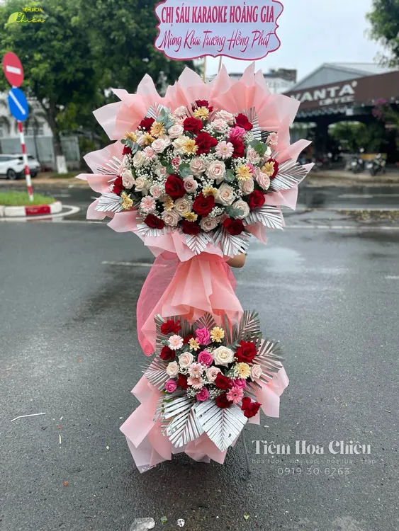 Đặt hoa mừng khai trương lời chúc phát tài, thành công dành cho người nhận, góp phần thắt chặt tình giao hảo hai bên.