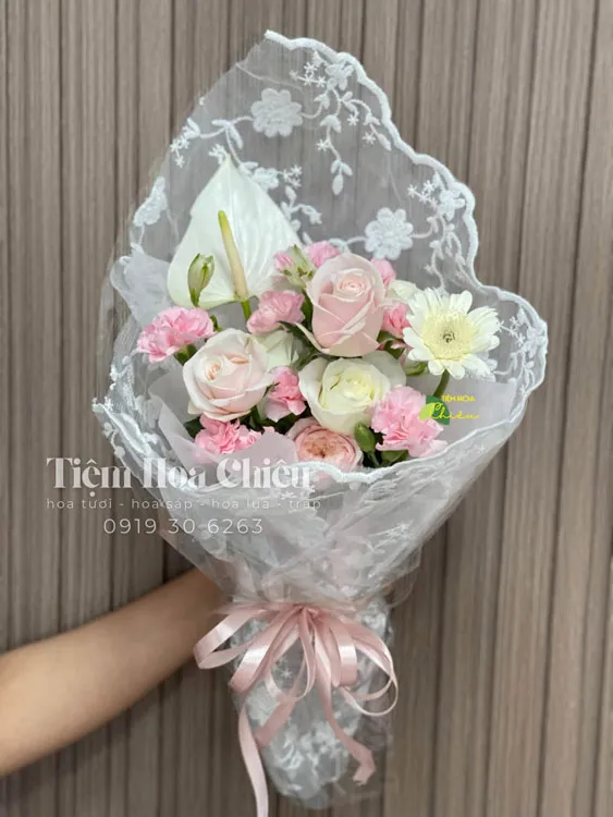 Shop hoa tươi giá rẻ CHIÊU - Thiết kế theo yêu cầu không chỉ đẹp mà còn mang dấu ấn riêng của người tặng.