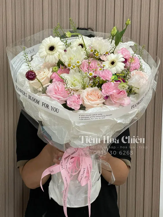 Shop hoa bạc liêu - Đặt bó hoa tươi tôn lên vẻ đẹp sang trọng, tinh tế, lựa chọn yêu thích của nhiều khách hàng khi làm quà tặng.