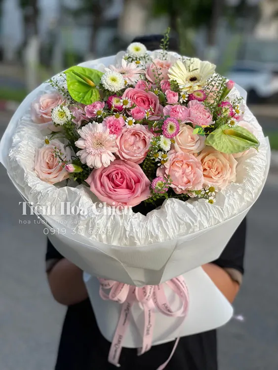 Đặt hoa để cảm ơn bày tỏ lòng biết ơn chân thành đến người đã đồng hành, giúp đỡ hoặc mang lại giá trị tốt đẹp trong cuộc sống.