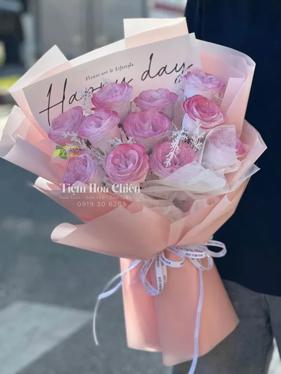 Hoa sáp được làm thủ công tỉ mỉ từ sáp, đảm bảo hoa luôn giữ được vẻ quyến rũ để tạo ấn tượng mãi mãi.