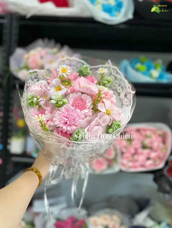Đặt hoa sáp lựa chọn quà tặng thời thượng, vẻ đẹp trường tồn chinh phục mọi sở thích và phù hợp với nhiều phong cách trang trí.