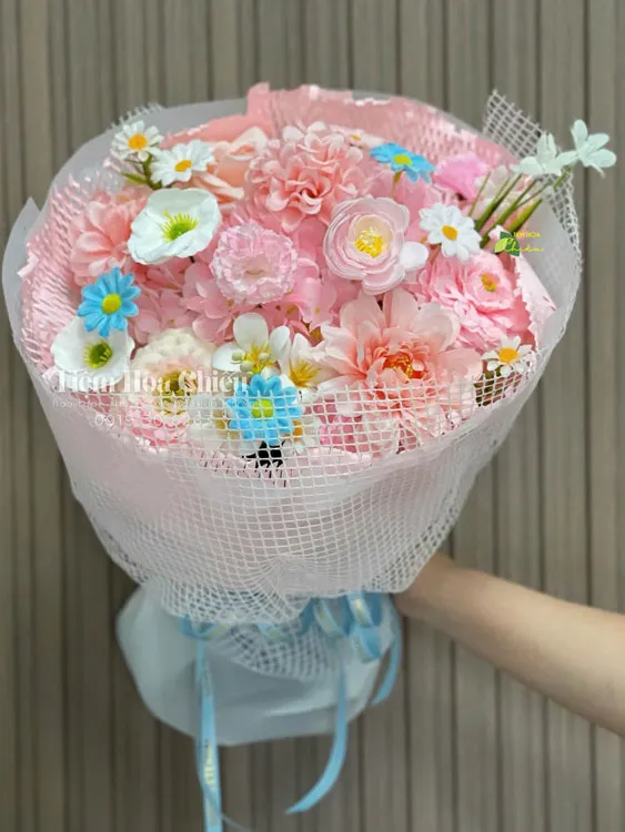 Đặt hoa sáp lựa chọn quà tặng thời thượng, vẻ đẹp trường tồn chinh phục mọi sở thích và phù hợp với nhiều phong cách trang trí.