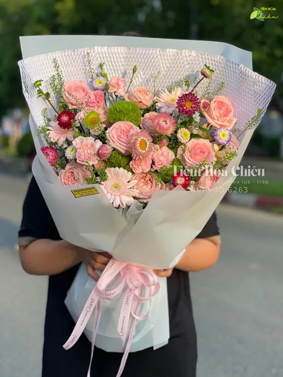 Shop bán hoa bạc liêu - Đặt bó hoa tươi làm đẹp không gian sống và làm việc, tạo nên không gian ấm áp và thân thiện.