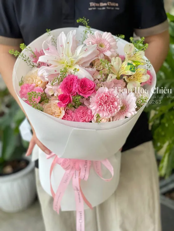 Shop bán hoa bạc liêu - Đặt bó hoa tươi làm đẹp không gian sống và làm việc, tạo nên không gian ấm áp và thân thiện.