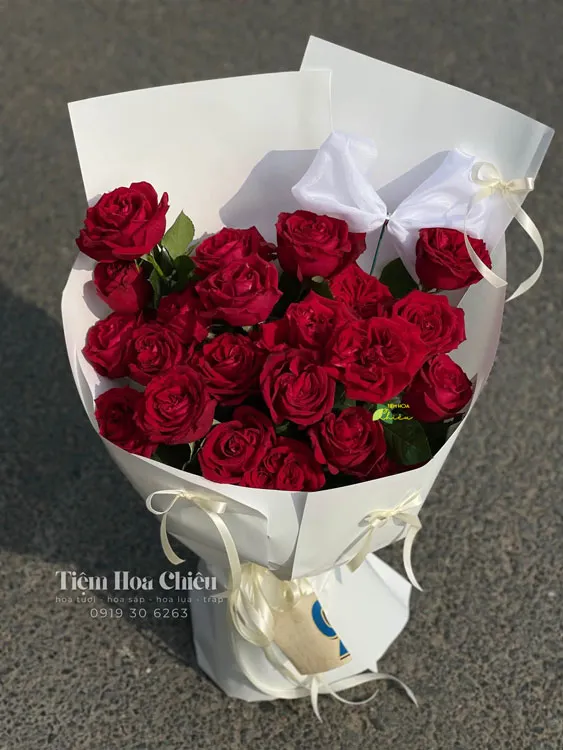 Đặt hoa sinh nhật mang sức mạnh kỳ diệu, có khả năng chạm đến trái tim và lưu giữ khoảnh khắc hạnh phúc khó quên.