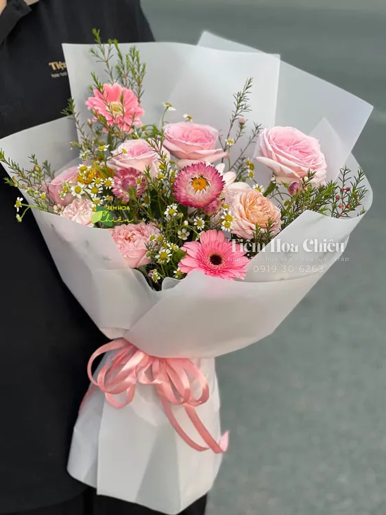 Shop bán hoa bạc liêu - Đặt bó hoa tươi làm đẹp không gian sống và làm việc, tạo nên không gian ấm áp và thân thiện.