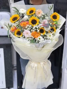 Đặt hoa tốt nghiệp được thiết kế nhằm lưu giữ trọn vẹn khoảnh khắc đáng nhớ trong ngày tốt nghiệp.