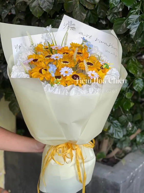 Đặt hoa tốt nghiệp Bạc Liêu mẫu mã đa dạng giúp ngày tốt nghiệp thêm trọn vẹn, lưu giữ những cảm xúc thanh xuân đáng nhớ nhất.