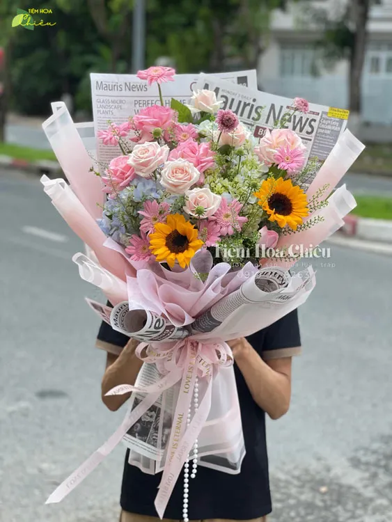 Đặt hoa tốt nghiệp được thiết kế nhằm lưu giữ trọn vẹn khoảnh khắc đáng nhớ trong ngày tốt nghiệp.