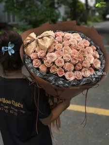 Đặt hoa ngày phụ nữ Việt Nam 20 10 mang đến niềm vui trong khoảnh khắc, lưu giữ những cảm xúc đáng nhớ rất lâu về sau.
