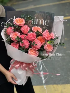 Hoa bó giá rẻ Bạc Liêu với kiểu dáng đơn giản nhưng lại tôn lên vẻ đẹp sang trọng, tinh tế và bắt mắt đến người nhận.