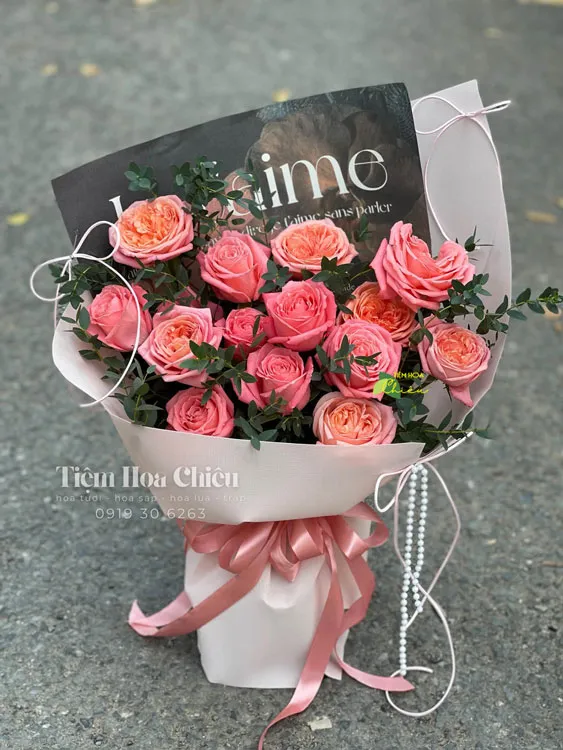 Hoa bó giá rẻ Bạc Liêu với kiểu dáng đơn giản nhưng lại tôn lên vẻ đẹp sang trọng, tinh tế và bắt mắt đến người nhận.