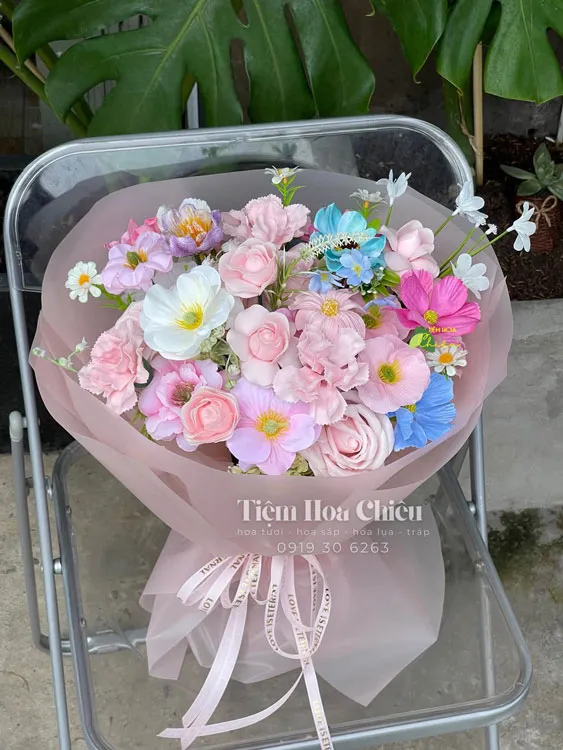 Hoa sáp mềm mại tự nhiên tươi mới theo thời gian, biểu tượng của tình cảm vững bền và sự trân trọng lâu dài.