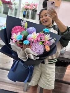 Shop bán hoa Bạc Liêu - Đặt bó hoa tươi tình cảm nhẹ nhàng vẫn đầy ý nghĩa, tạo dấu ấn sâu đậm trong lòng người nhận.
